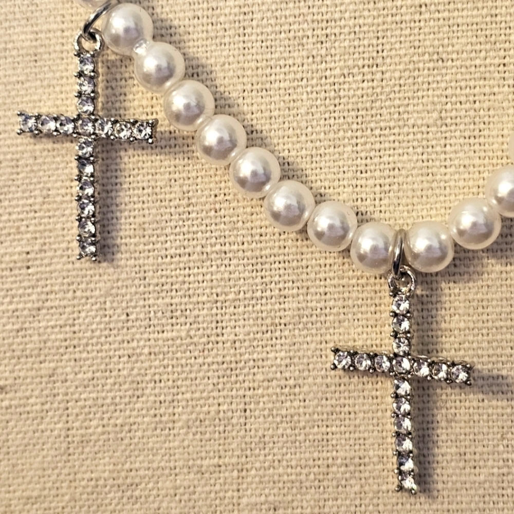 NEW Elegant Pearl and Silver Rhinestone Cross Necklace N1P82 - Picture 3 of 4